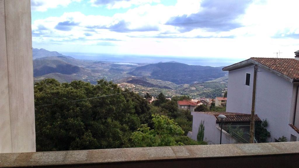 Monti E Mare Acomodação com café da manhã Lanusei Quarto foto